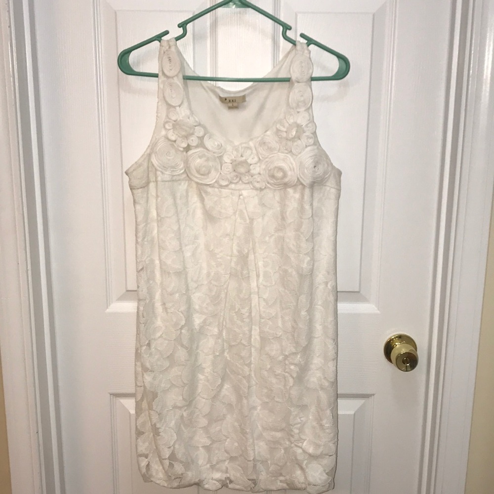 Forever 21 White Flower Detailed Dress